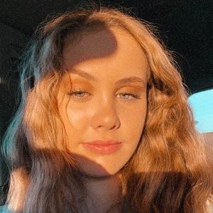 Meet your Posher, Ava